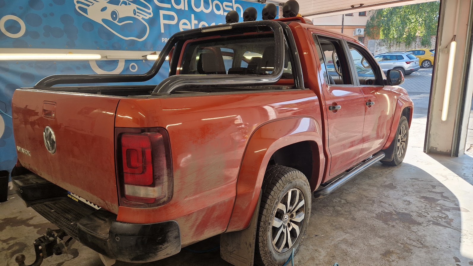 VW Amarok po detailingu — lesklá čistá karoserie