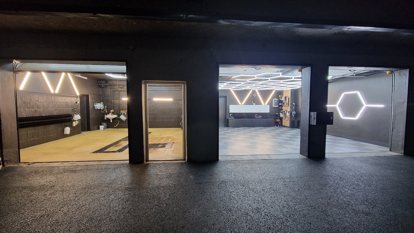 Exteriér Carwash Peterek — vstup do studia